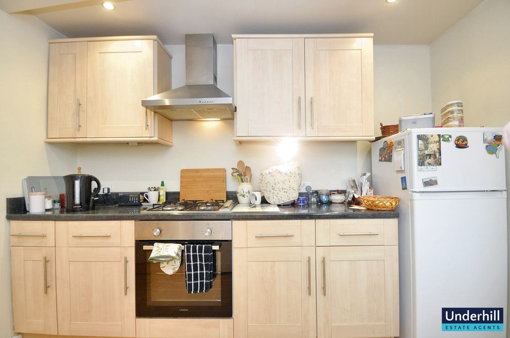 Property photo 3 of 12 Kitchen