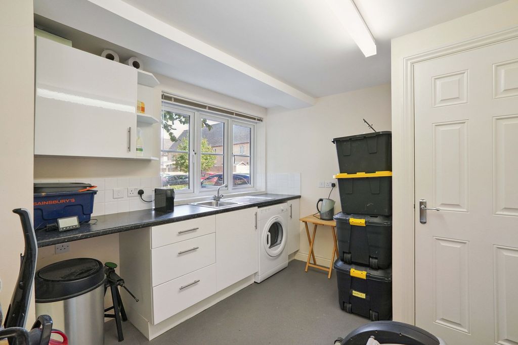 Property photo 3 of 12 Shop - Kitchenette