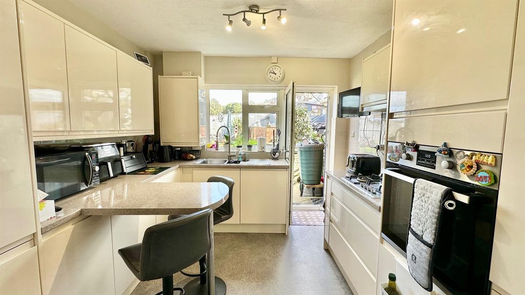 Property photo 3 of 30