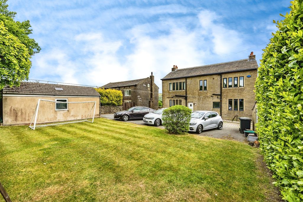 Property photo 2 of 23