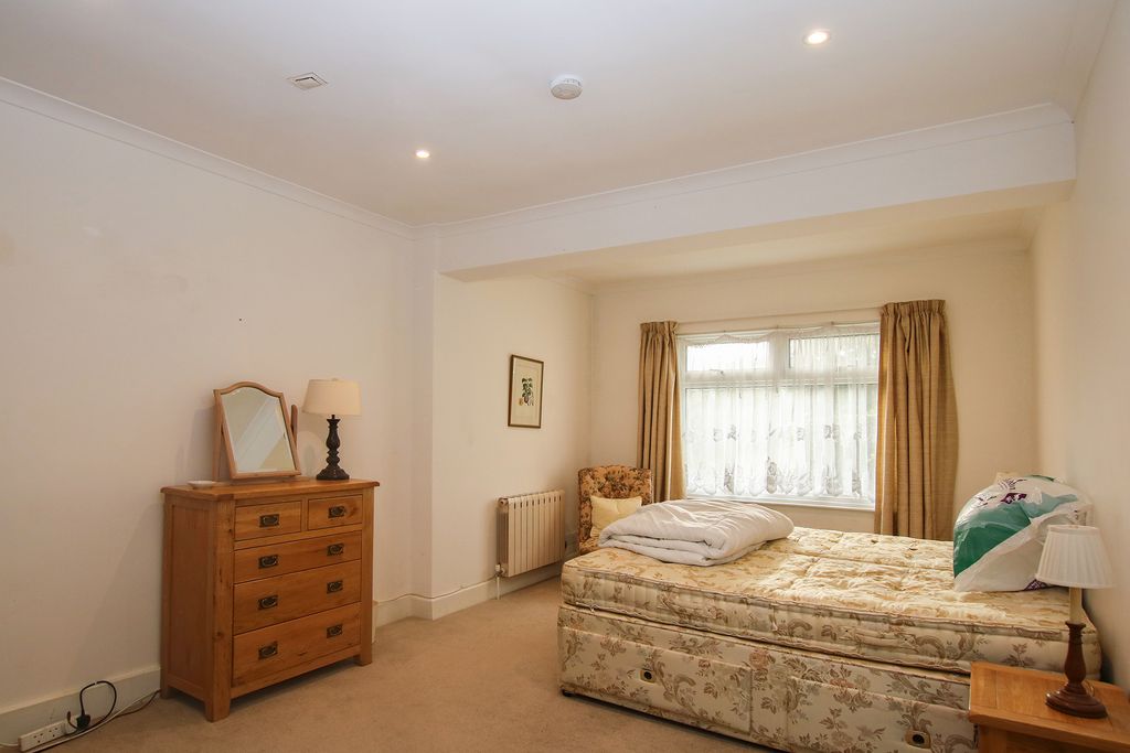 Property photo 1 of 7 Photo 0