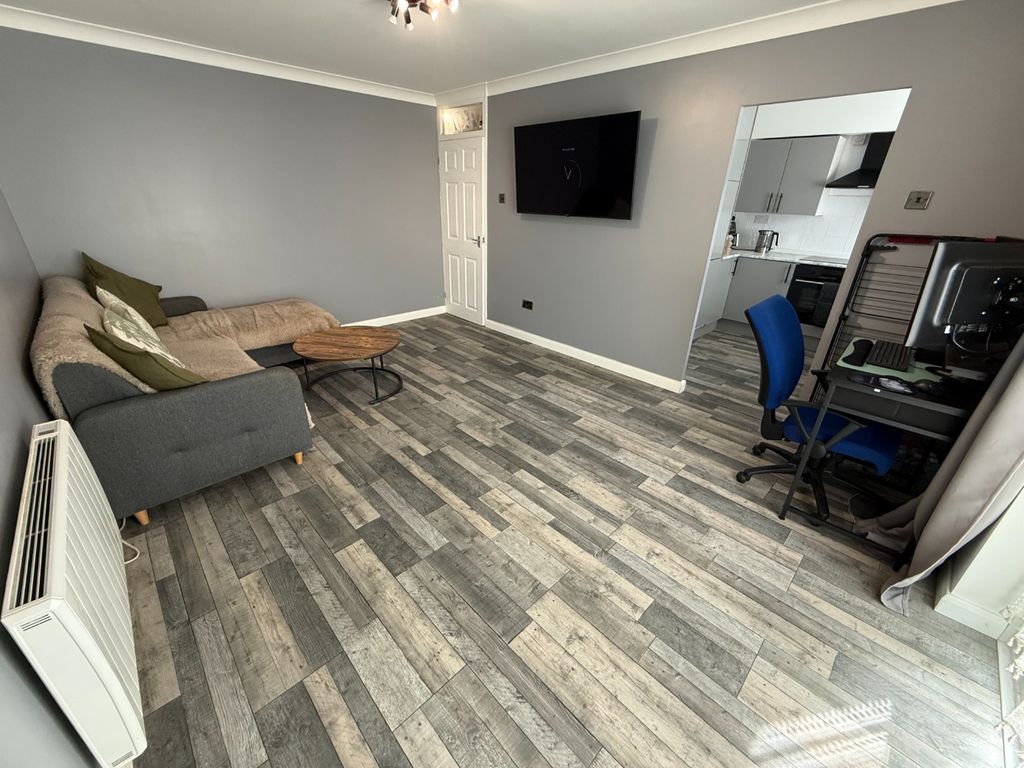 Property photo 3 of 8 5269632