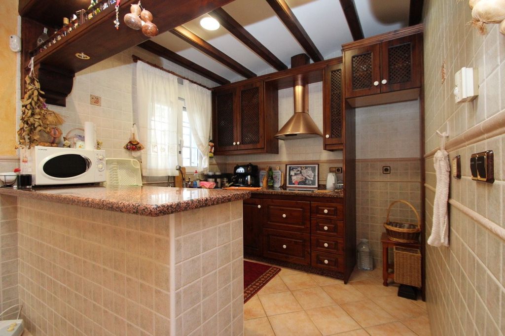 Property photo 2 of 43