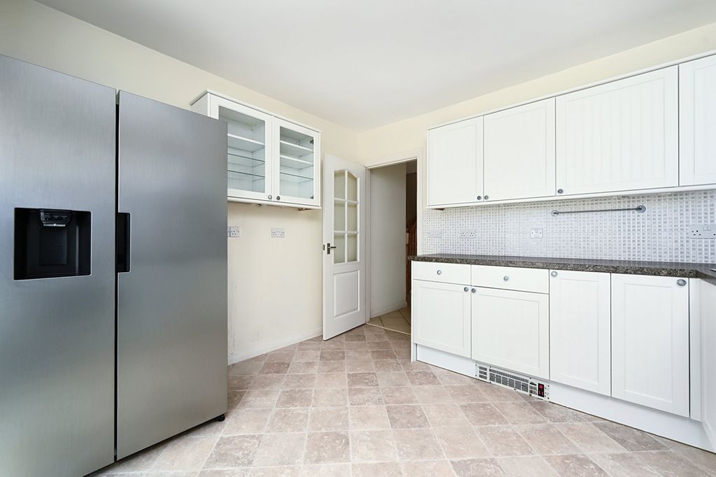 Property photo 3 of 30 Kitchen