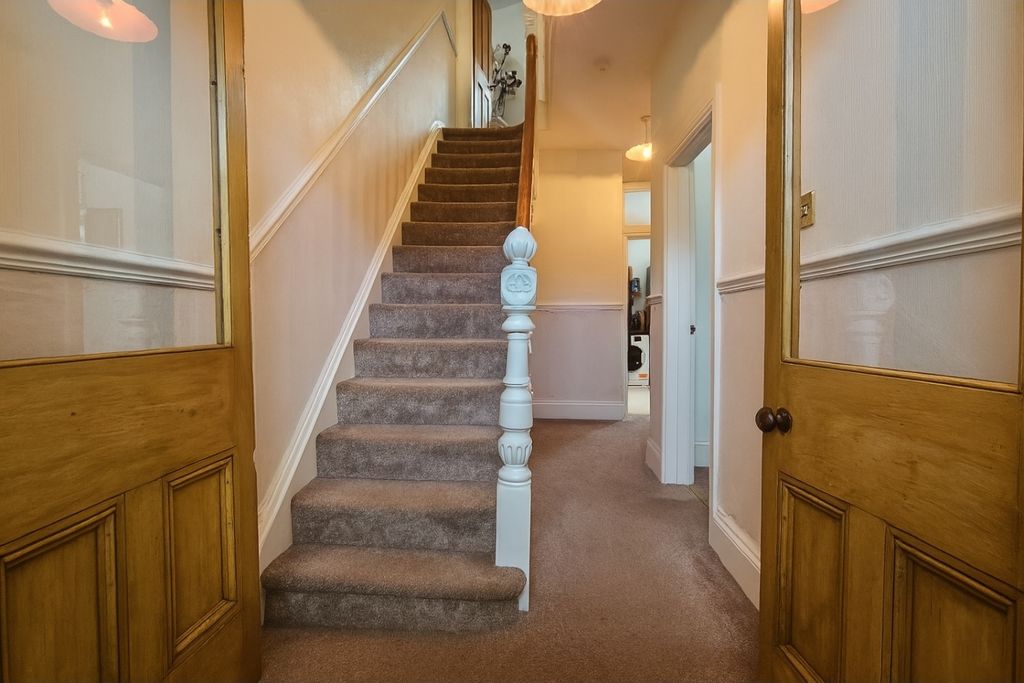 Property photo 3 of 16 Porch And Entrance Hall