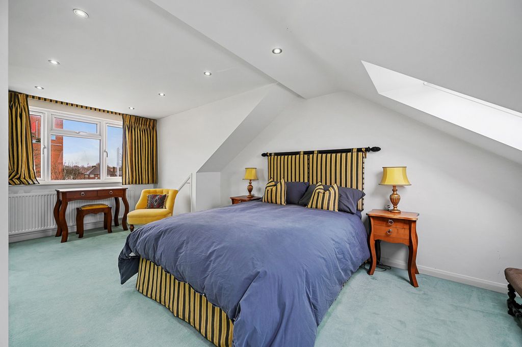 Property photo 3 of 12