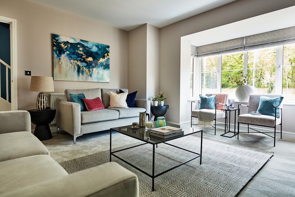 Property photo 3 of 10 Large Open Plan Lounge