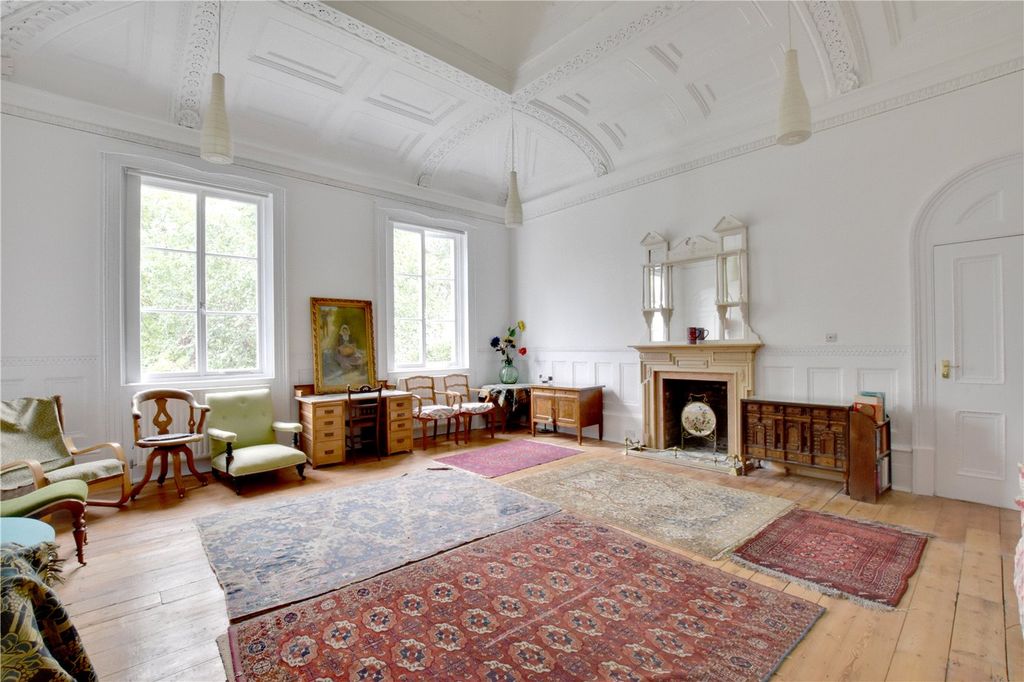 Property photo 2 of 41 Picture No. 31