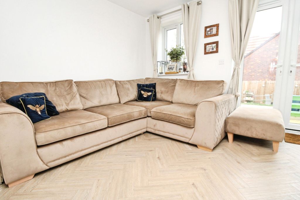 Property photo 2 of 20