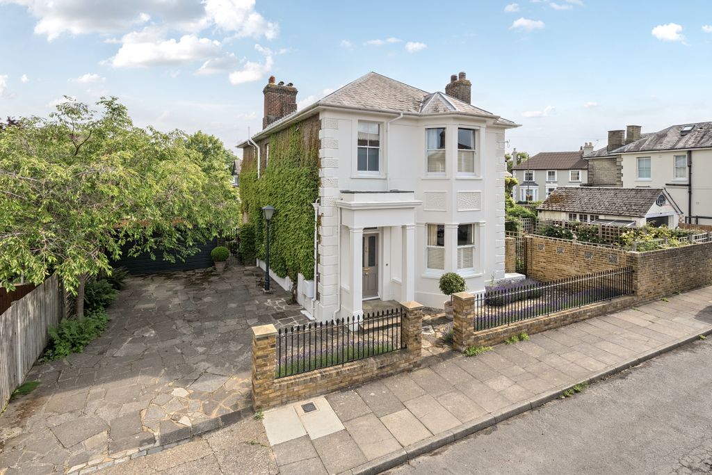 Property photo 1 of 19