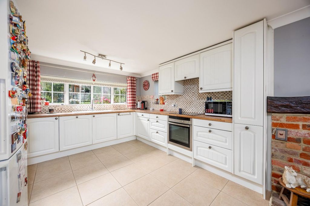 Property photo 2 of 16 Kitchen