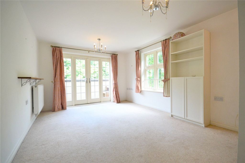 Property photo 3 of 8 Picture No. 13