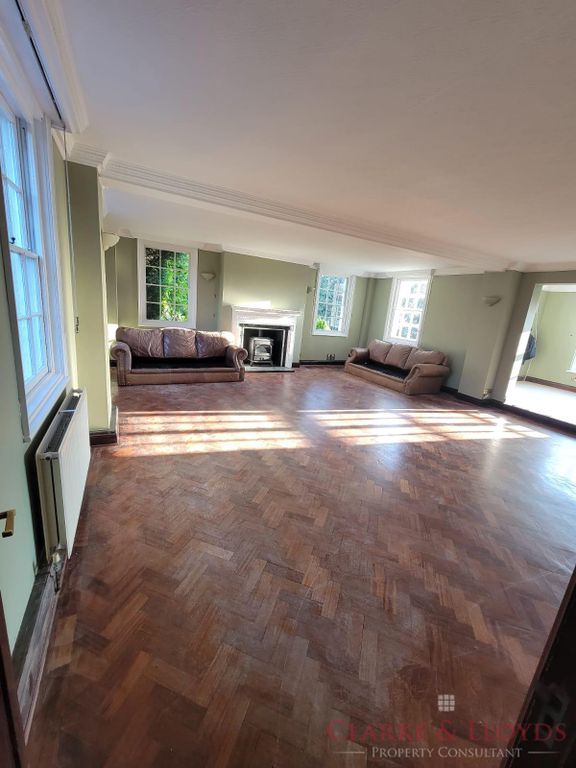 Property photo 3 of 35 Gallery