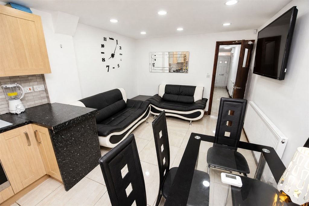 Property photo 3 of 13 Open Plan Kitchen/ L