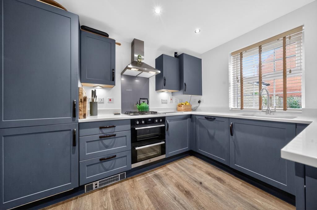 Property photo 2 of 21 Kitchen