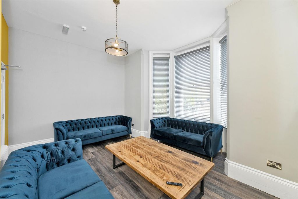 Property photo 2 of 59 21Waverley-6.Jpg