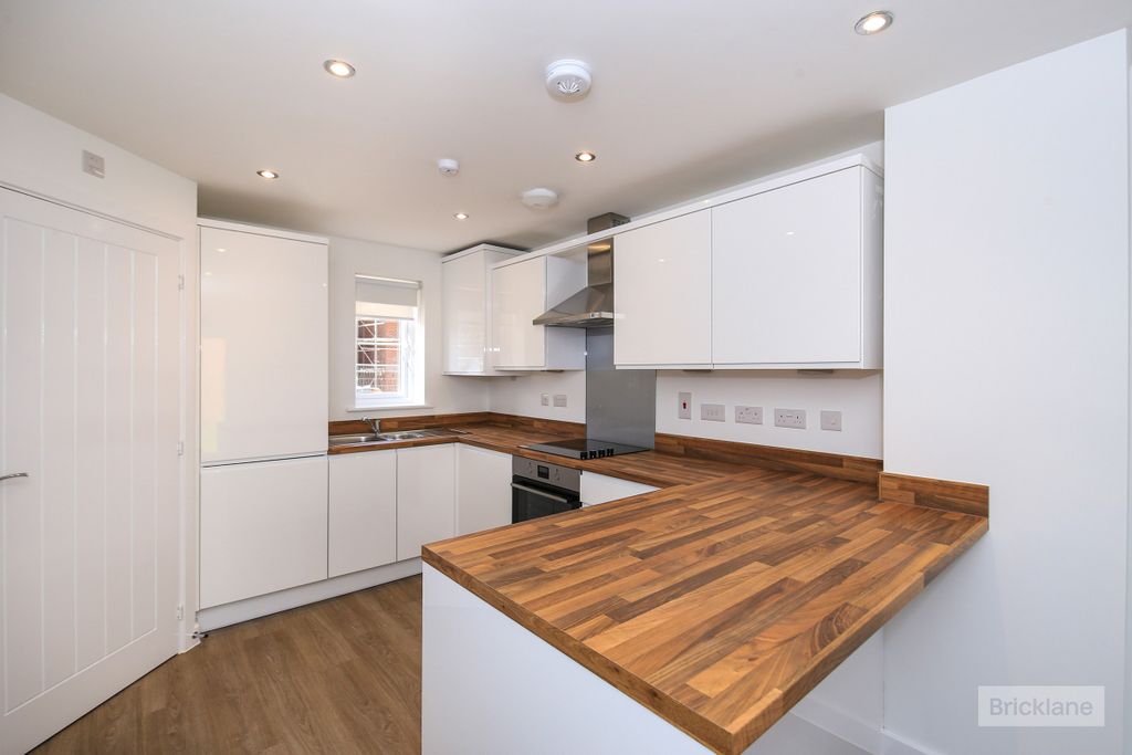 Property photo 2 of 14 Kitchen