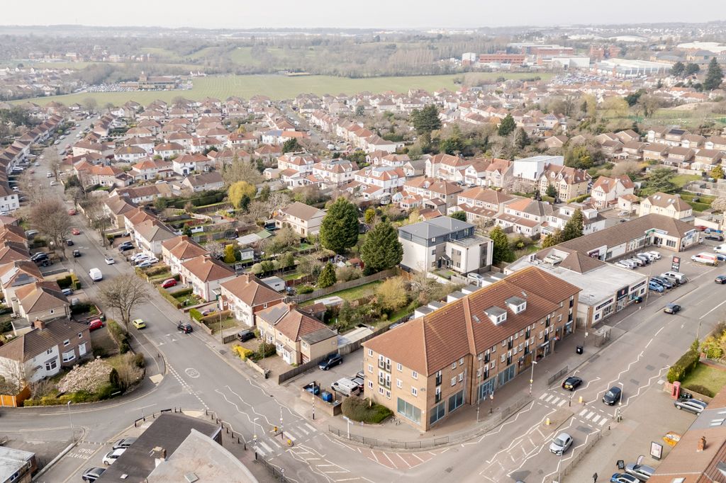 Property photo 3 of 10 Cabot Court 5