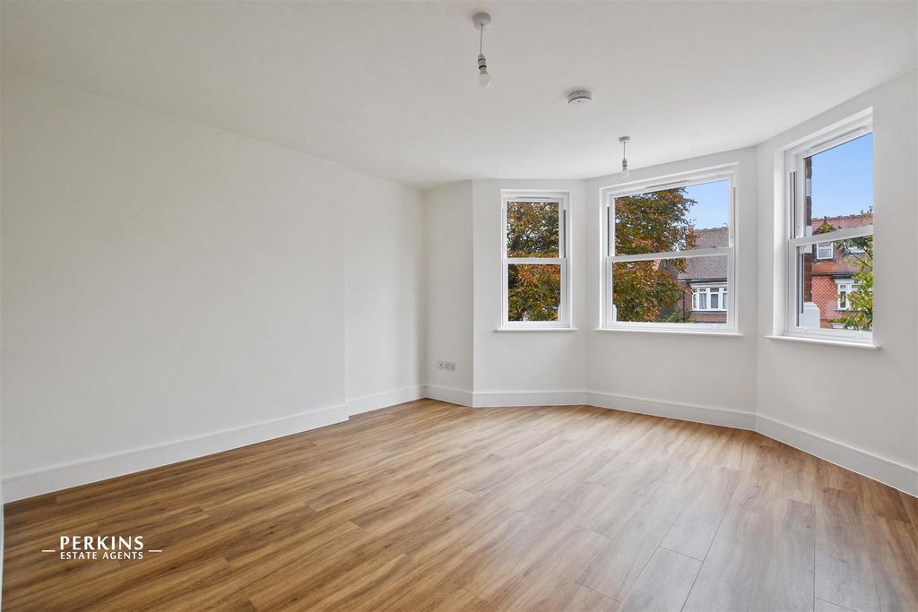 Property photo 3 of 10 Living.Jpg