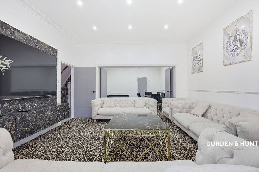 Property photo 3 of 34