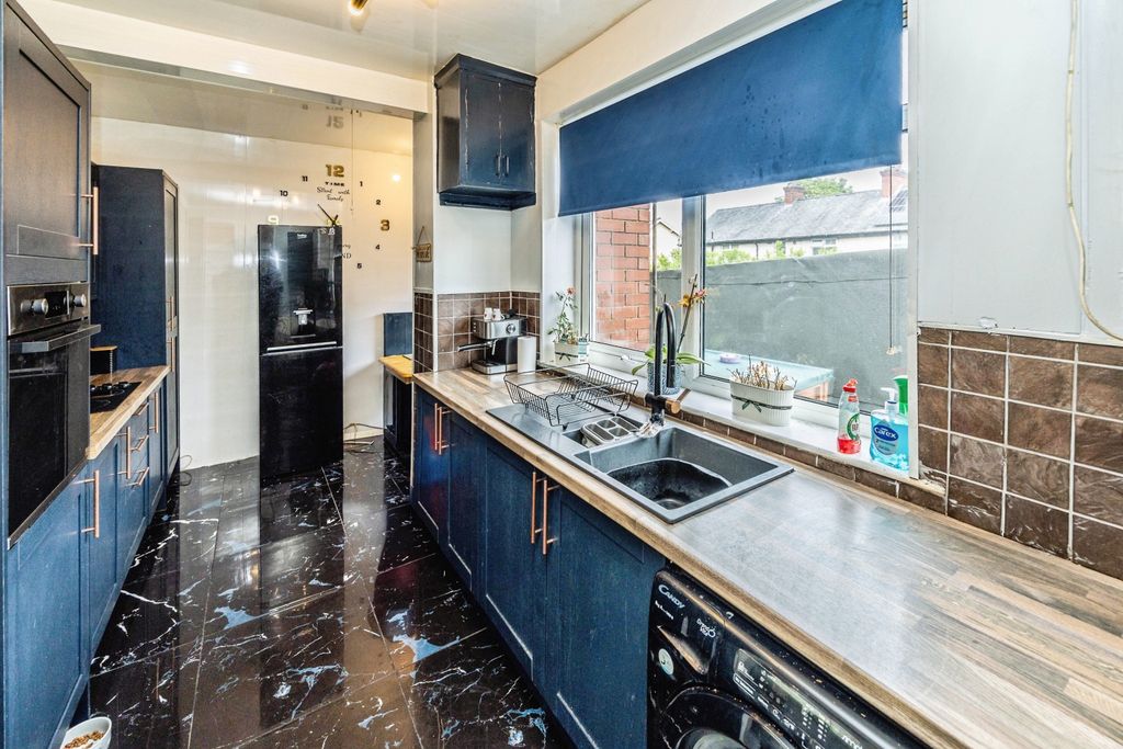 Property photo 3 of 20 18Rahalifax-210526-1