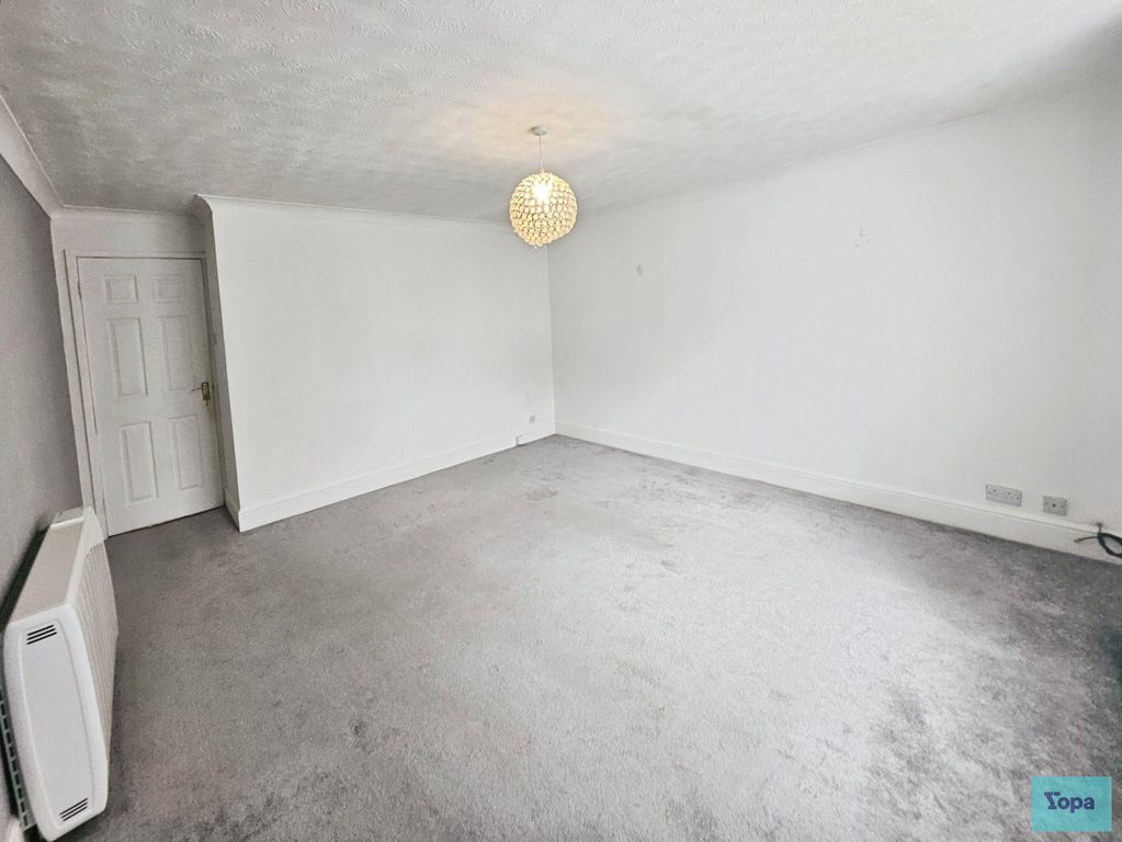 Property photo 3 of 10 Lounge