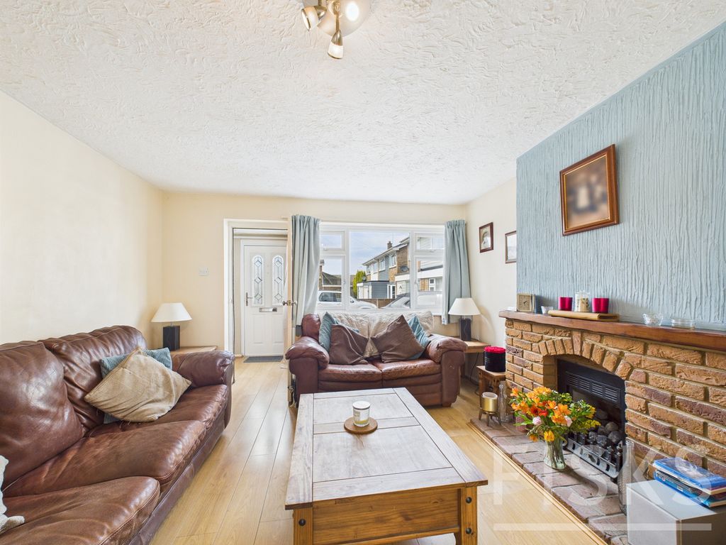 Property photo 3 of 18