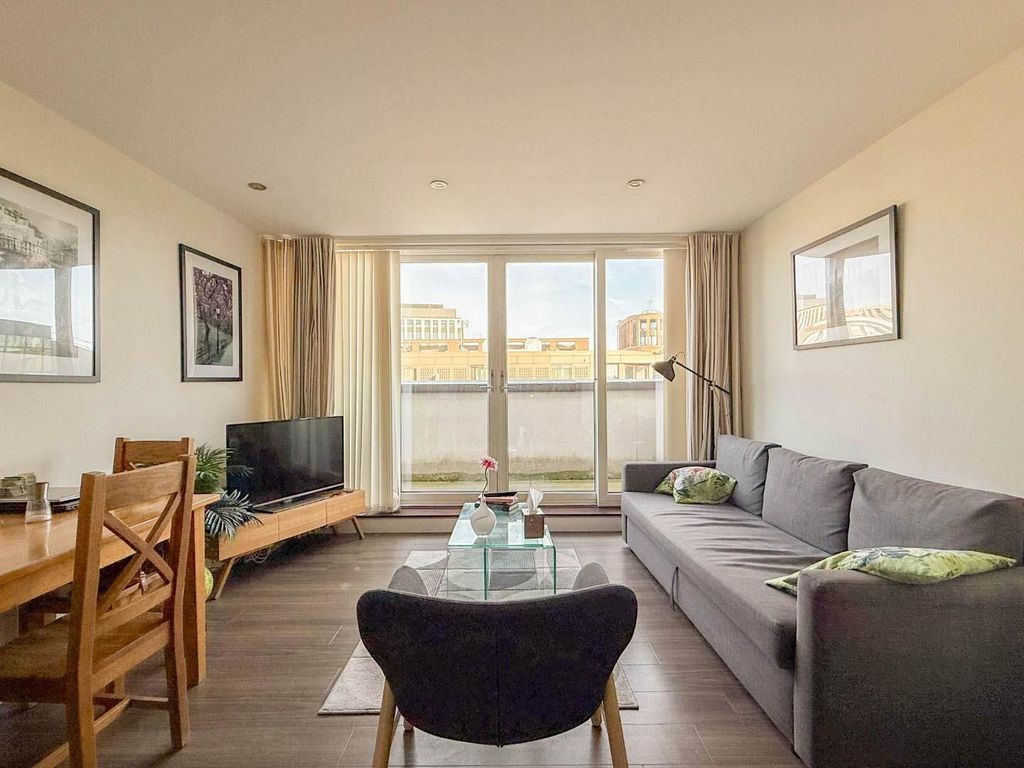 Property photo 2 of 13 Lounge.Jpg