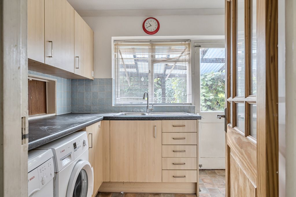 Property photo 3 of 23 1357959-16-68d2Ba...