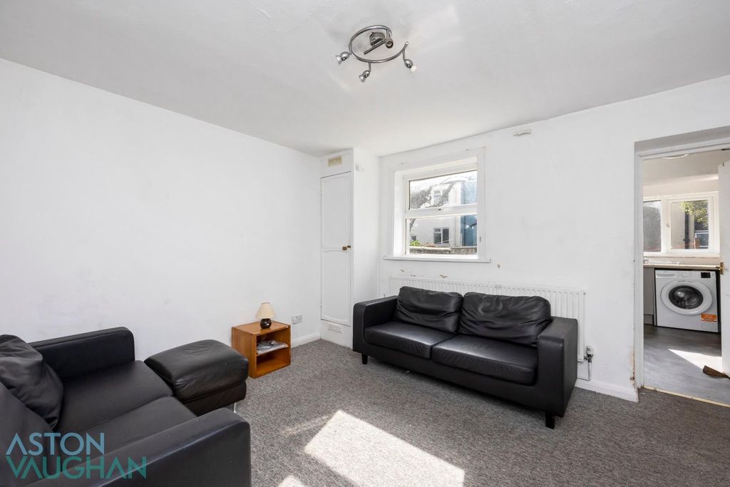 Property photo 3 of 11 Upper Lewes Road, -007.Jpg