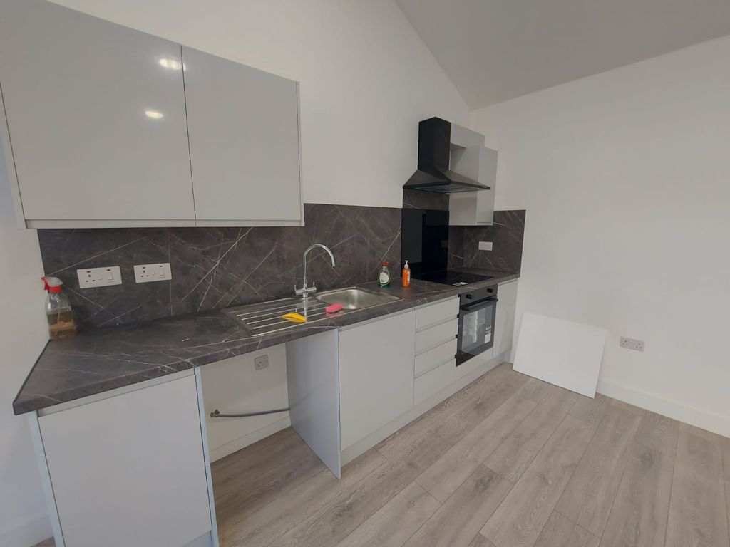 Property photo 1 of 4 Studio Flat