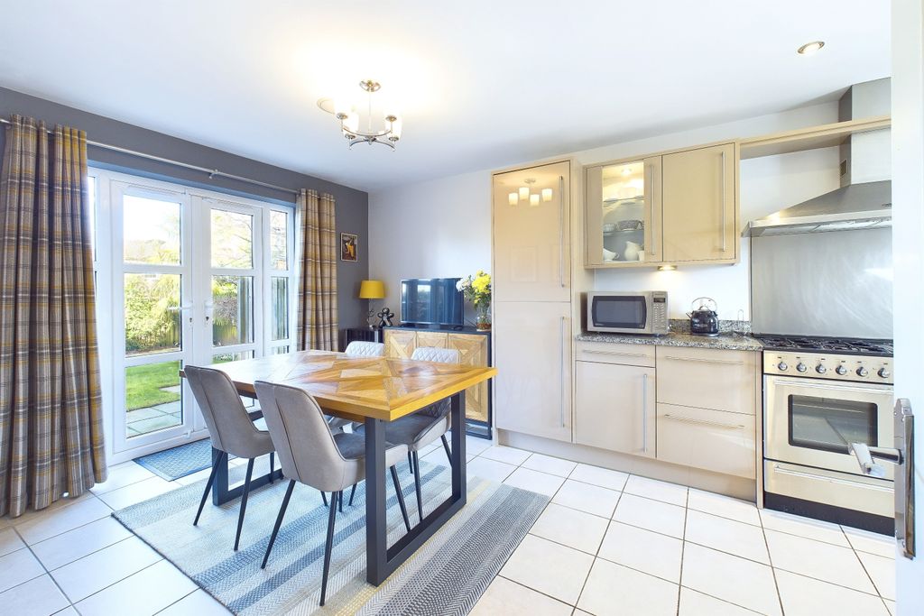 Property photo 2 of 19 Kitchen Diner