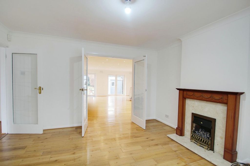 Property photo 3 of 24