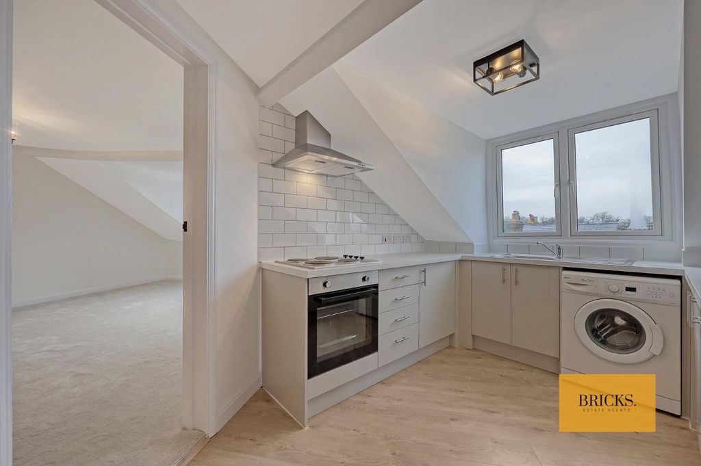 Property photo 3 of 21