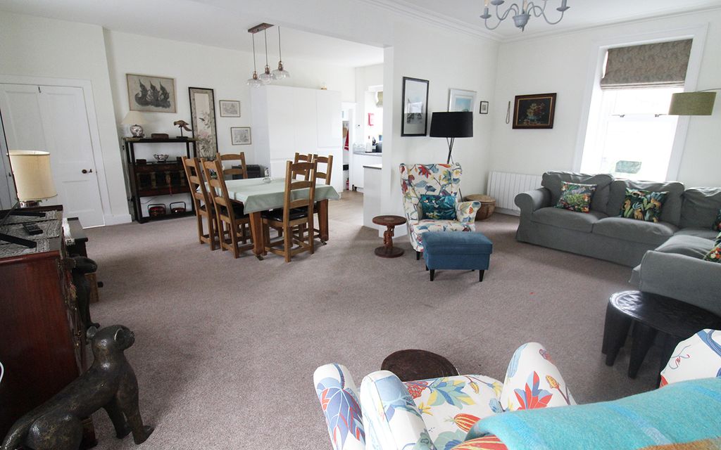 Property photo 3 of 31