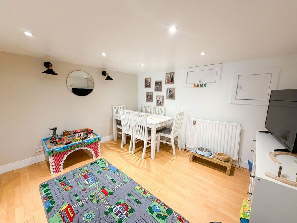 Property photo 3 of 10 Dining Room