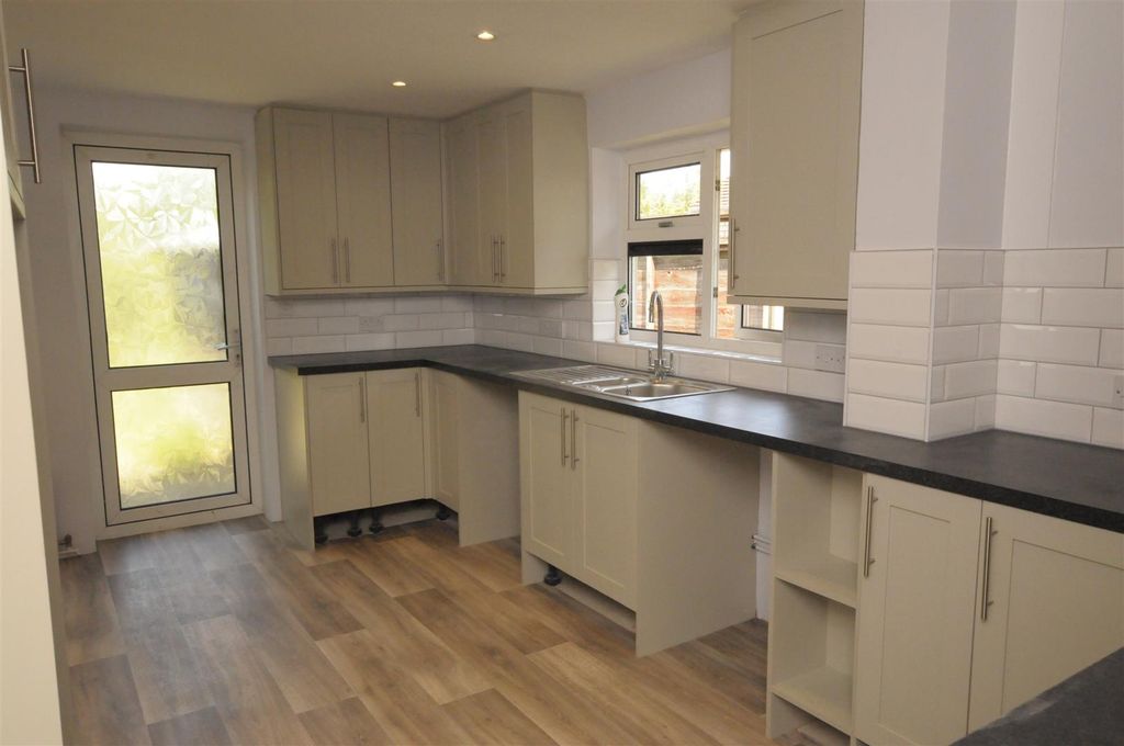 Property photo 2 of 8 Kitchen 2.Jpg