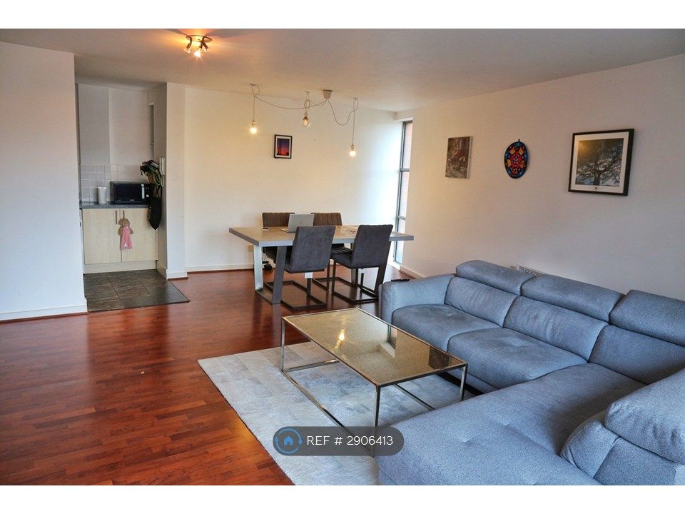 Property photo 2 of 20 Living Room