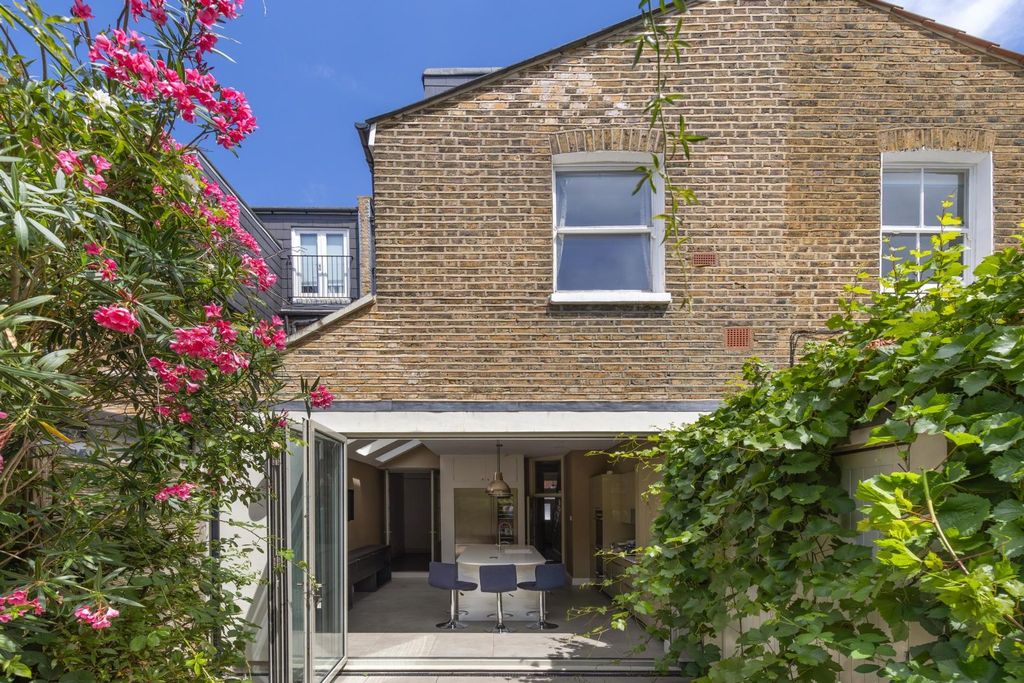 Property photo 2 of 16