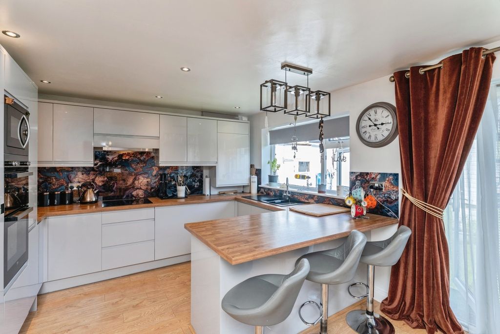 Property photo 2 of 19 Pbox-Img.Jpg