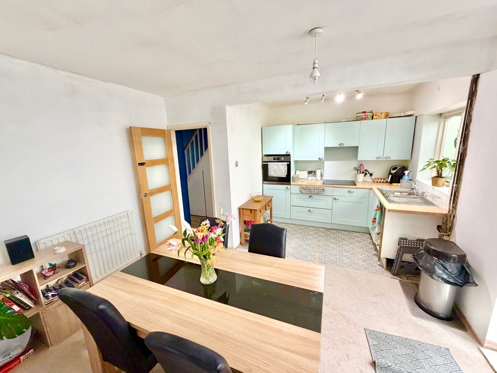 Property photo 3 of 10 Dining Area