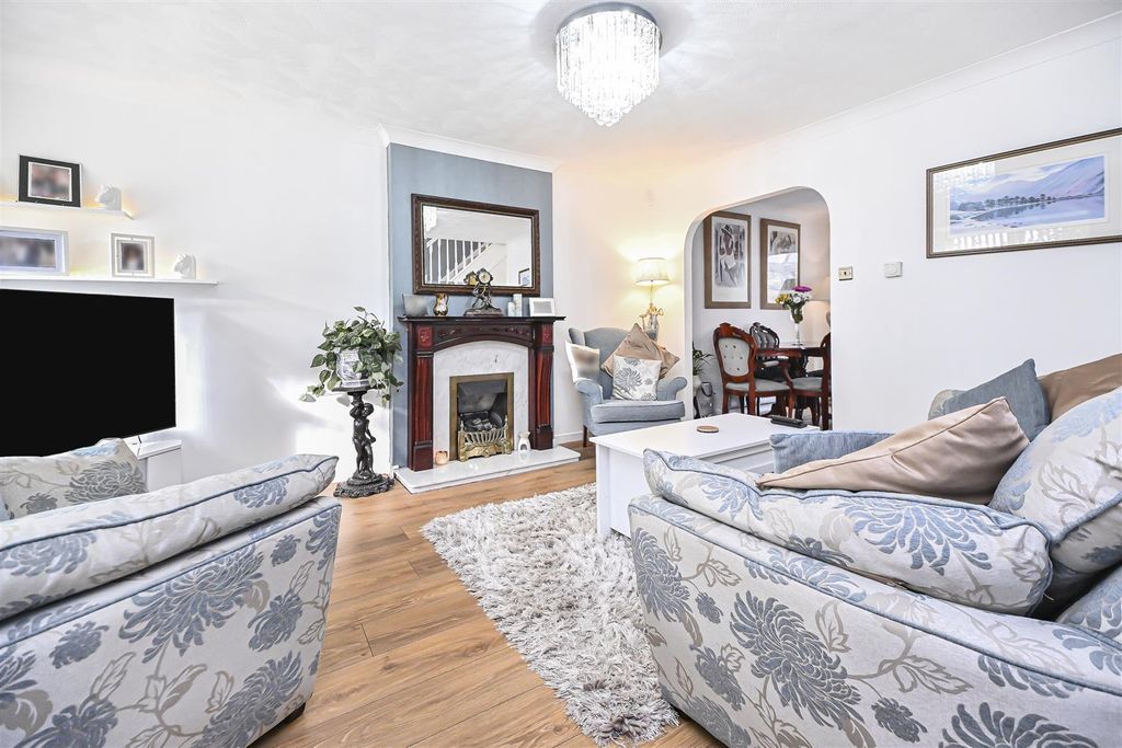 Property photo 3 of 35 6 Kirkbeck Lounge (2).Jpg