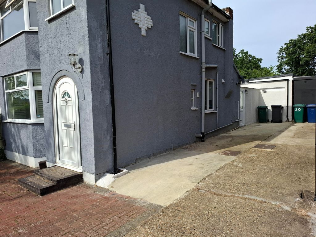 Property photo 2 of 26