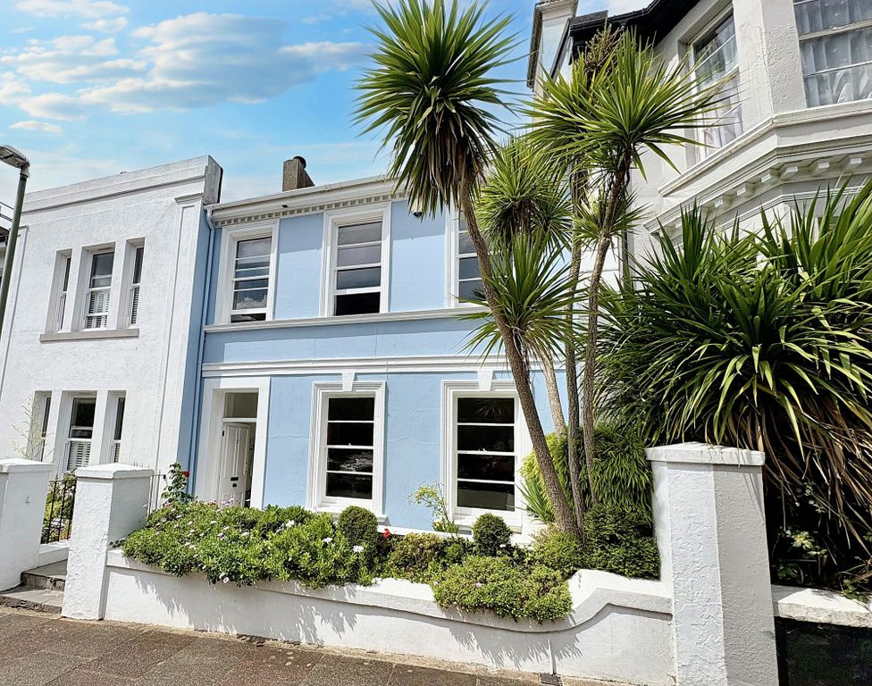 Property photo 1 of 33