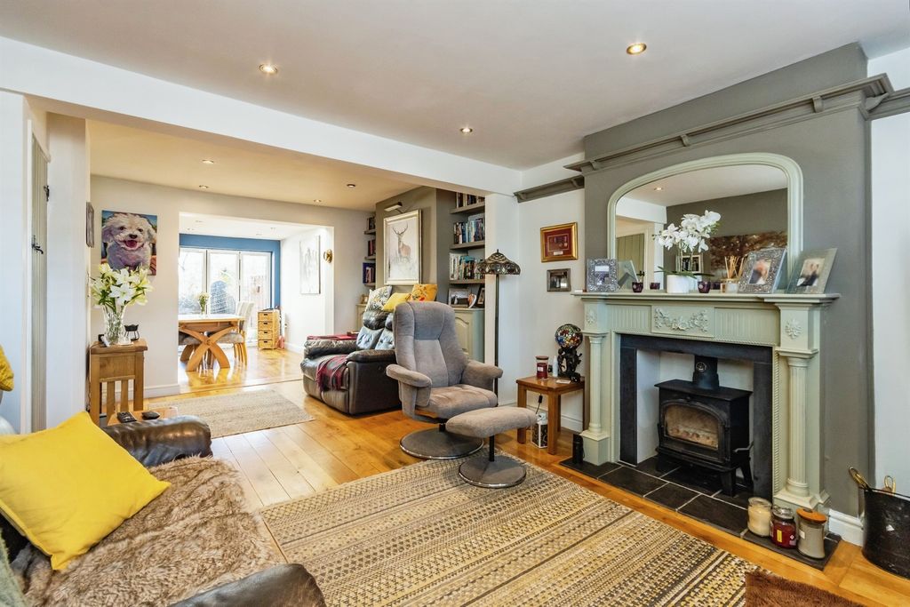 Property photo 3 of 17