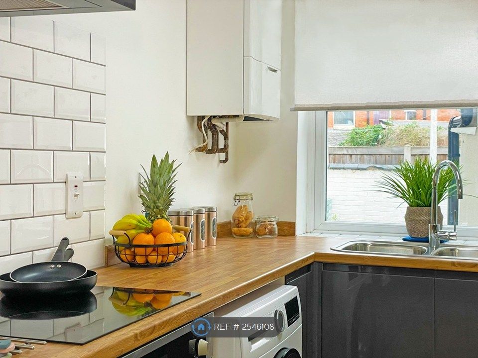 Property photo 3 of 17 Kitchen 2