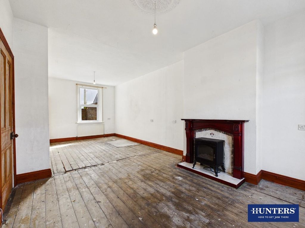 Property photo 3 of 16 Living/Dining Room