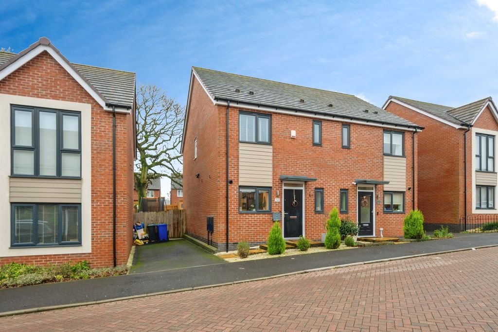 Property photo 1 of 17 Entrance Door: