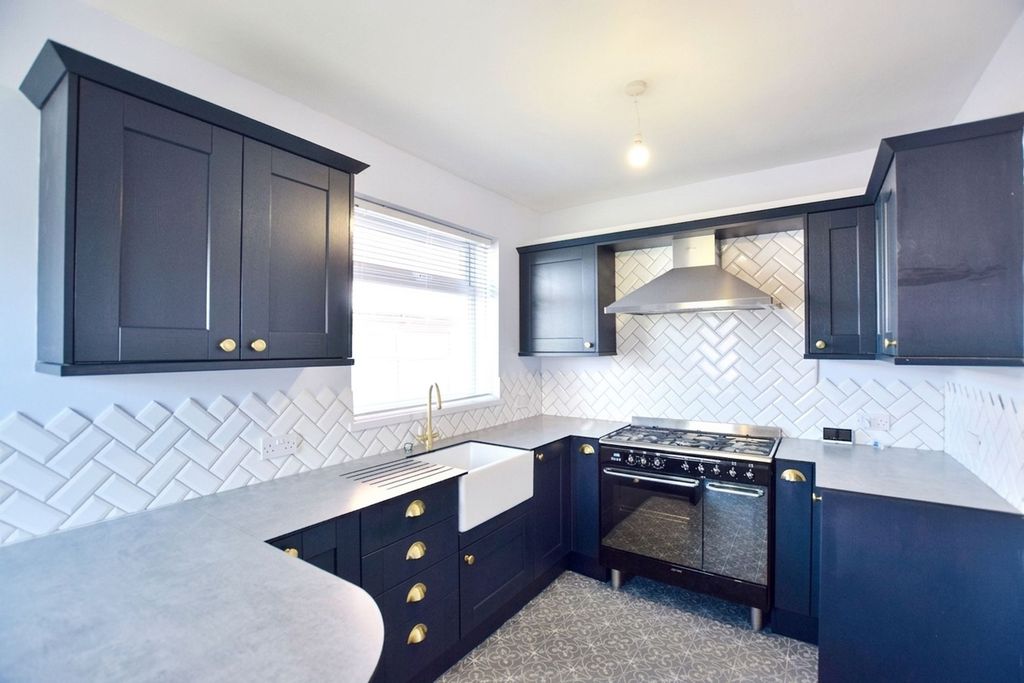 Property photo 1 of 8 Kitchen