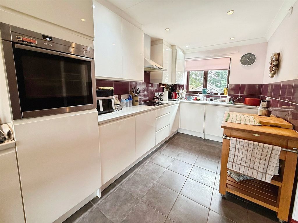 Property photo 3 of 12 Kitchen